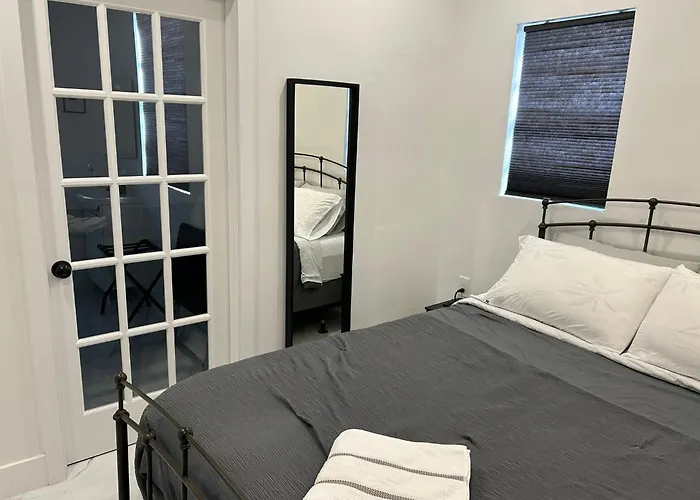 Gorgeous Private Room, Near The Airport - Free Parking - 01