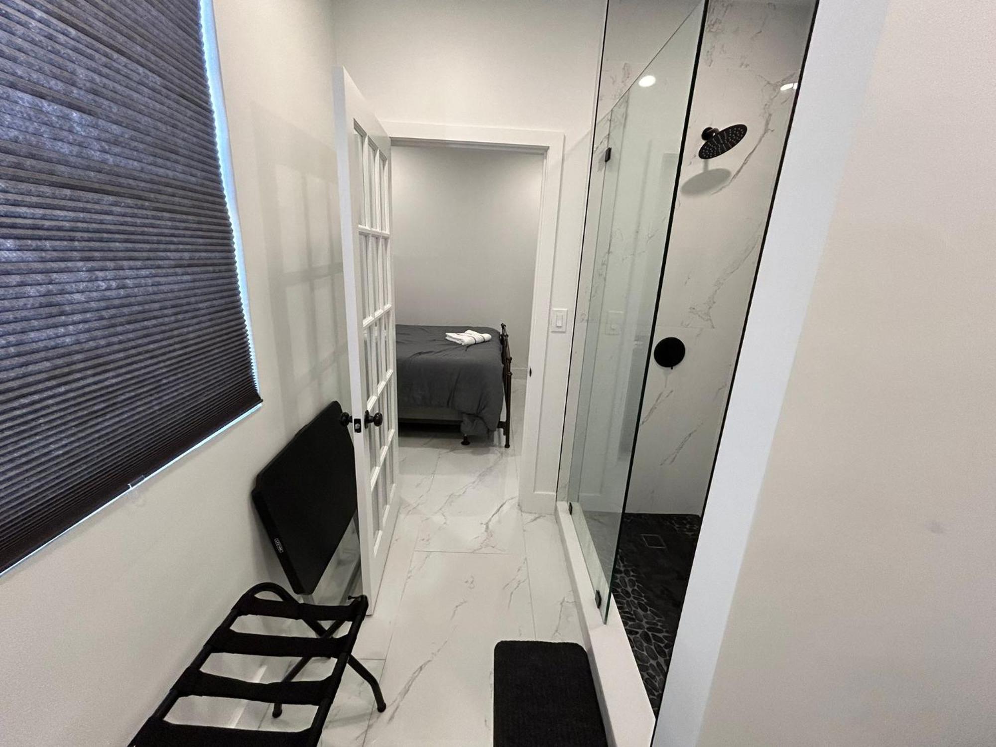 Gorgeous Private Room, Near The Airport - Free Parking - 01 Habitación en casa particular