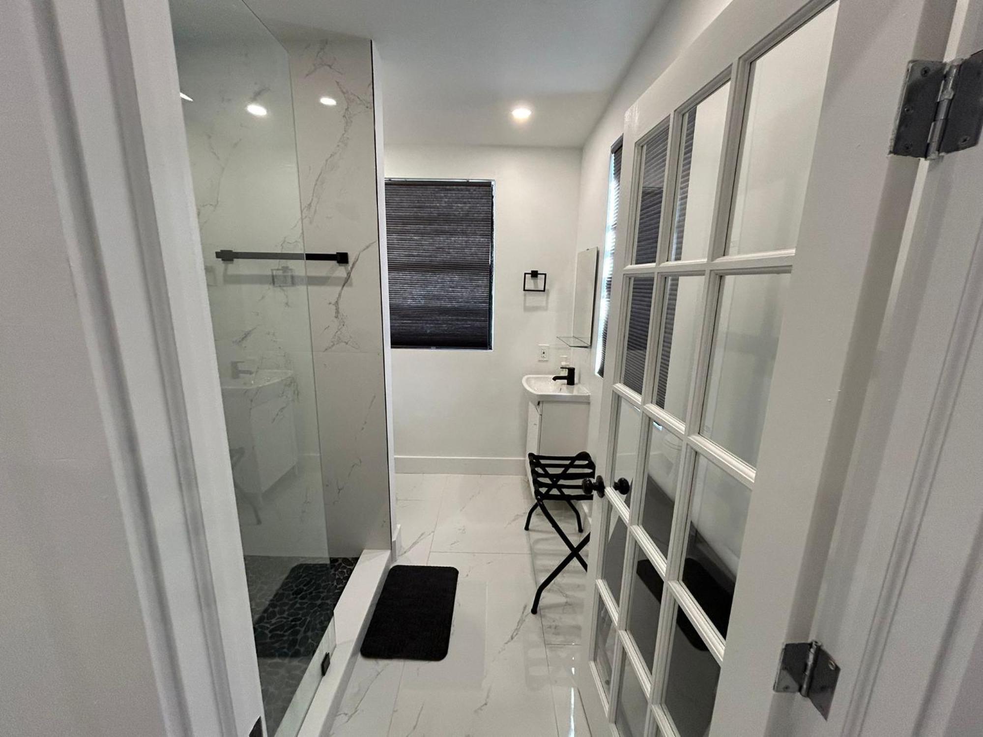 Gorgeous Private Room, Near The Airport - Free Parking - 01 Privatunterkunft Miami